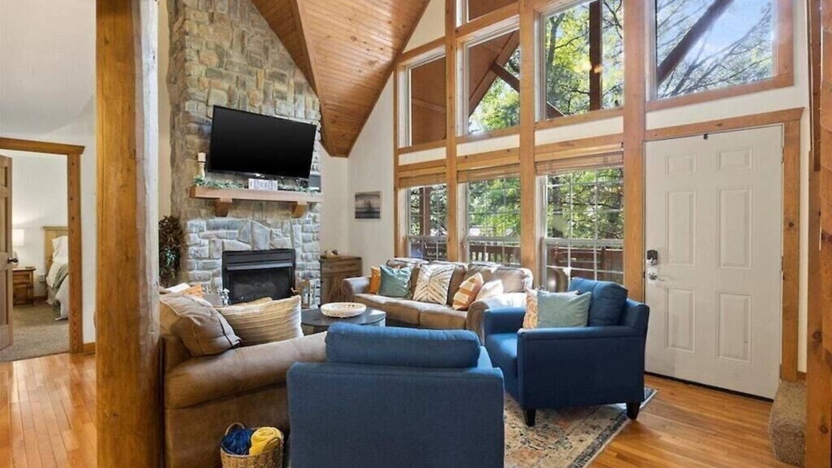 Branson West Cabin | Comfy Cabin w 4 Primary Suites > 4 min to SDC < Lake > Golf < Pools >