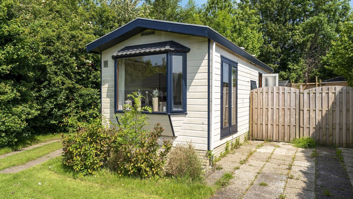 Blokzijl House | Comfy chalet in Blokzijl with waterside garden