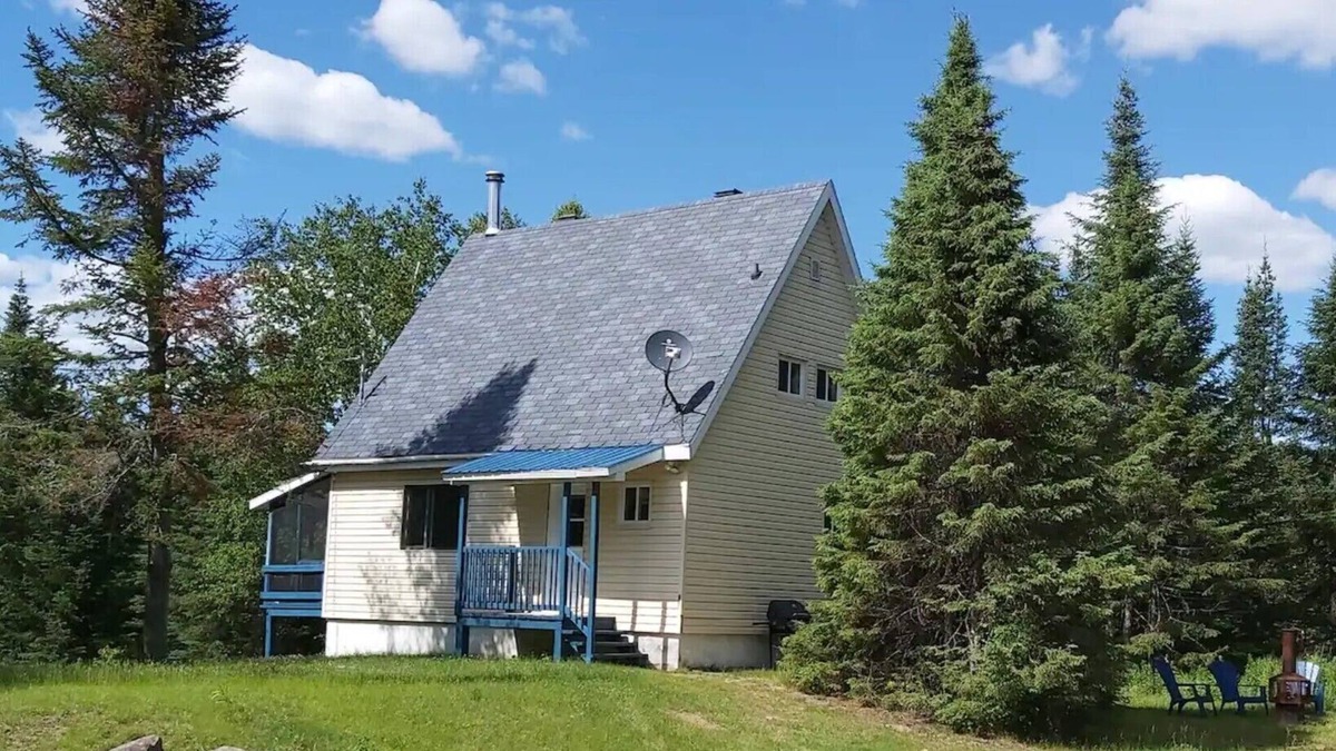 Saint Zenon Ski Chalet | Comfy chalet with lake view & private trails