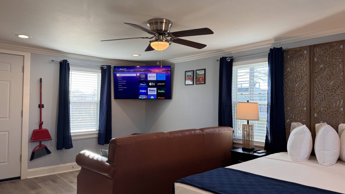 Surfside Beach House | Comfy Coastal Cottage Four