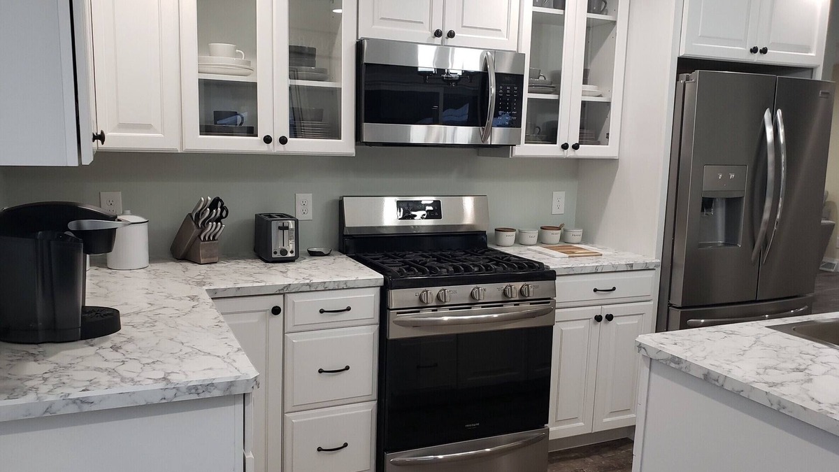 Howland Corners House | Comfy Cottage in the Middle of Everything!