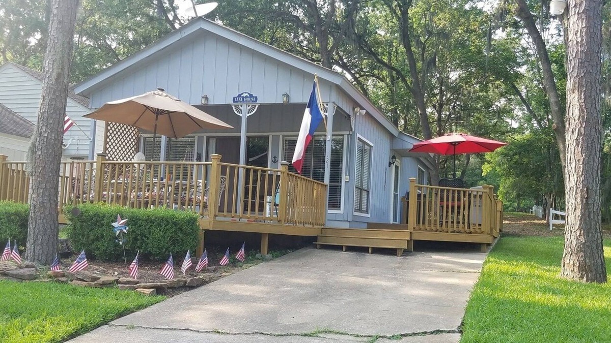 Cape Royale House | Comfy cottage on the Lake that feels like home