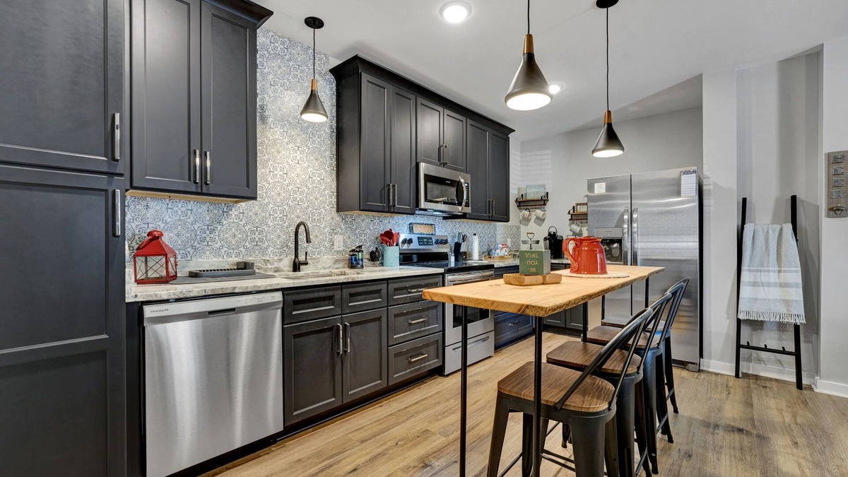 Laurens Cottage | Comfy Cottage Walking Steps From Shopping/Dining/Taproom/Spa