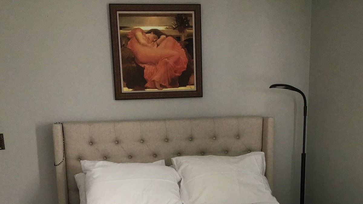 Lawrence House | Comfy, Cozy, and Clean! Close to KU campus, great restaurants and shopping