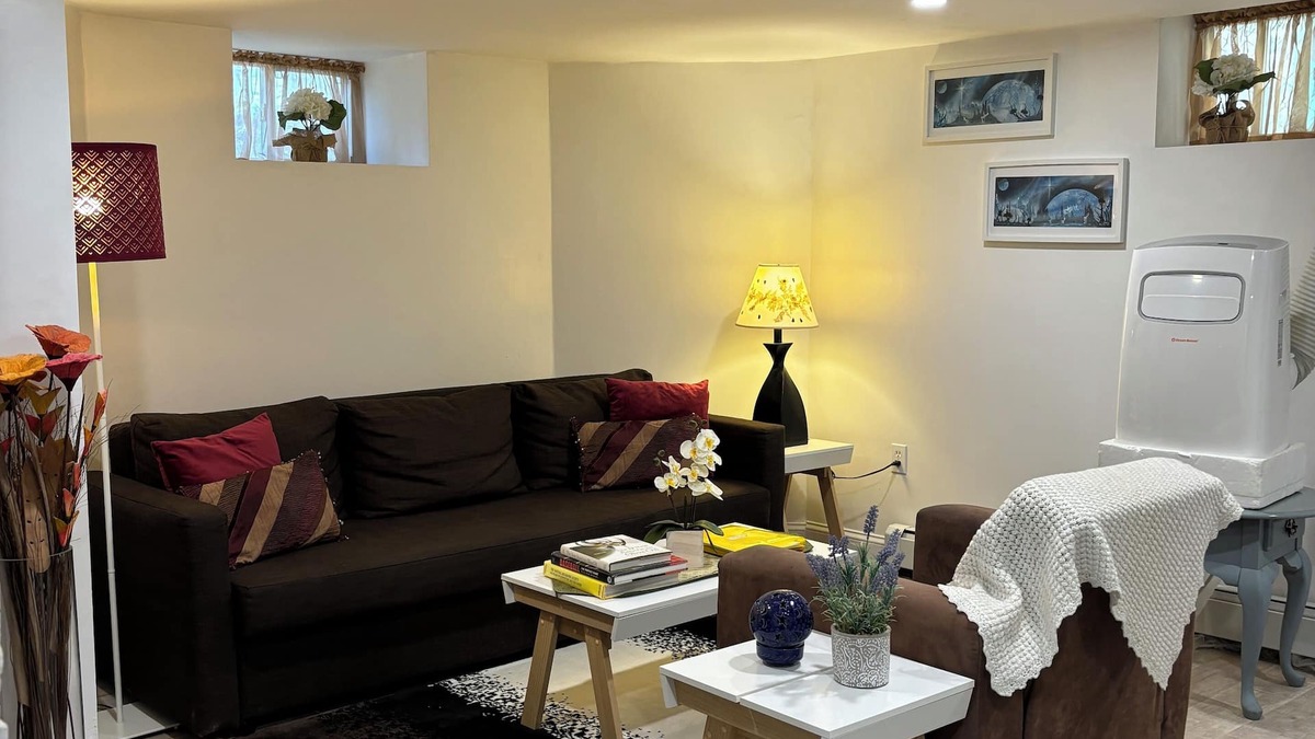 Somerville Apartment | Comfy, cozy and clean basement apt with parking close to Harvard, Tufts and MIT.