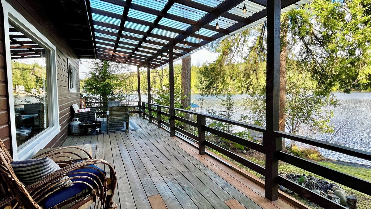Lake Roesiger Cabin | Comfy Cozy Cabin on The Lake near Snohomish, Washington