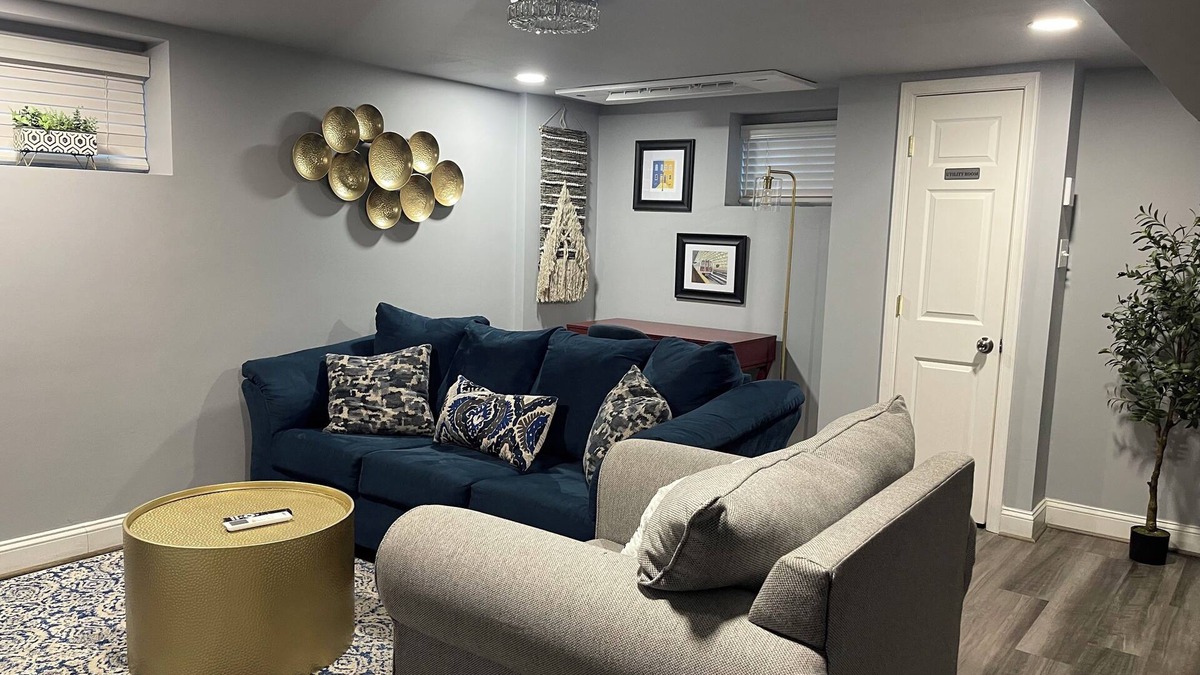 Taylor Run Apartment | Comfy, Cozy & Close to DC