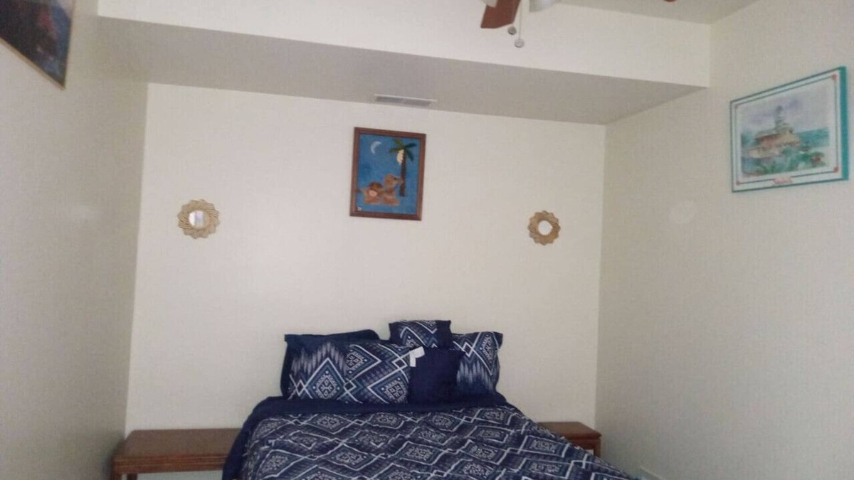 Niskayuna Apartment | comfy cozy roomy with free parking