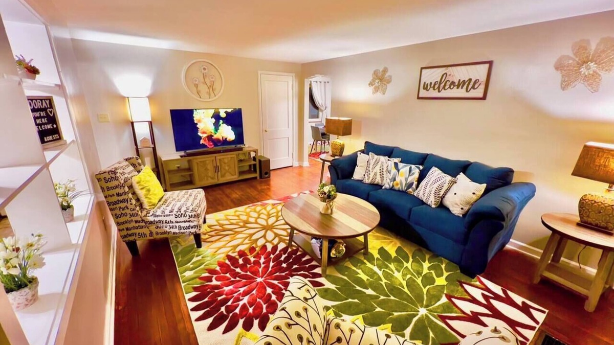 Westwood Apartment | Comfy Cozy Safe Spacious 1st Floor Apartment