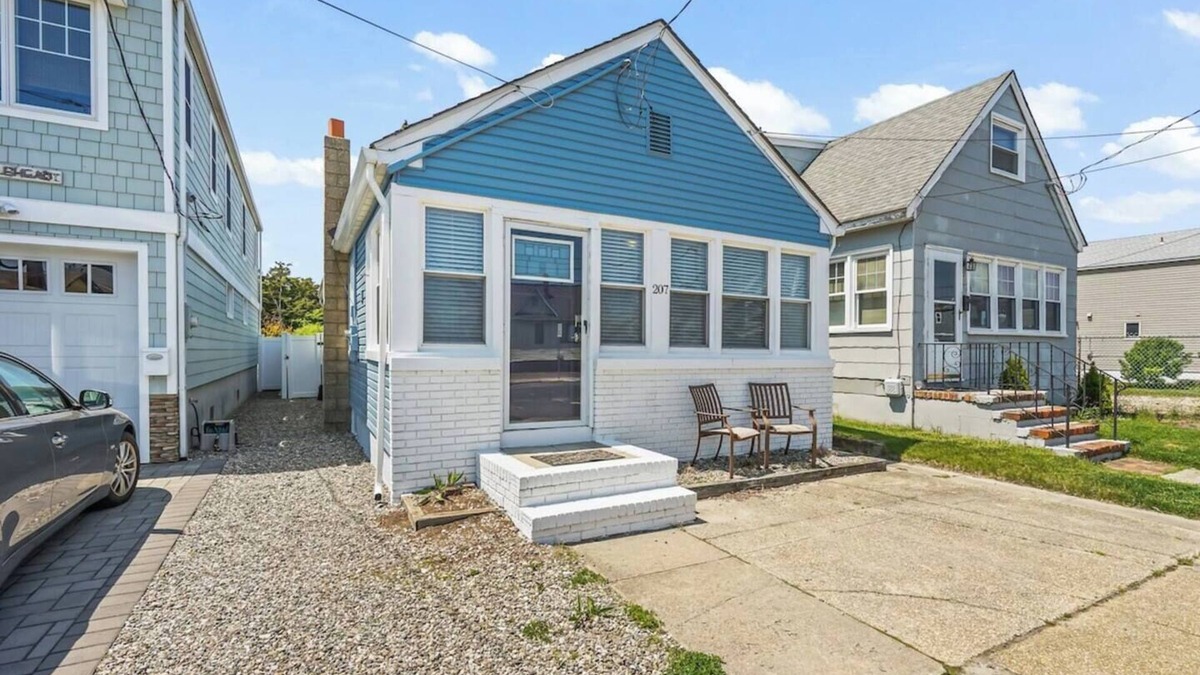 Point Pleasant Beach House | Comfy & Cozy - 3BR House - 1 Block to the Boardwalk
