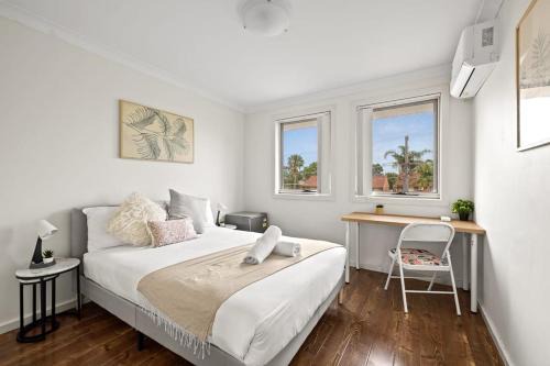 Panania House | Comfy Double Room in Panania - Nearby Stations & Shops - Shared Bathroom