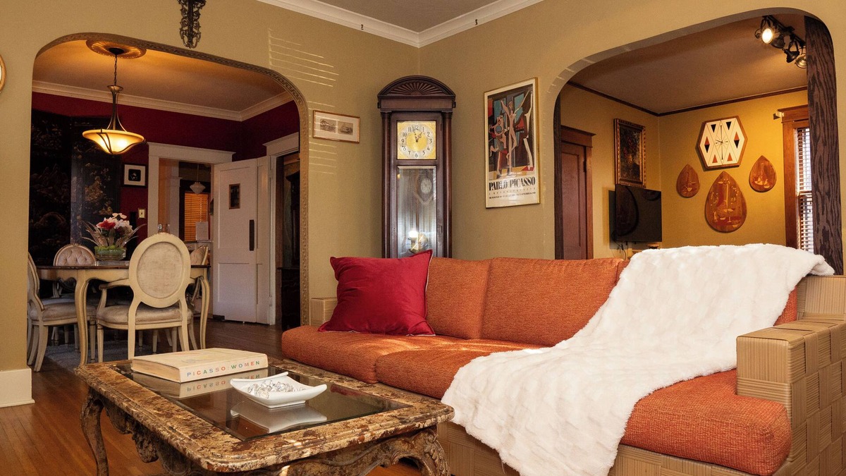 Vollintine-Evergreen House | Comfy Eclectic Midtown Home-Near Zoo, Rhodes College and Great Attractions