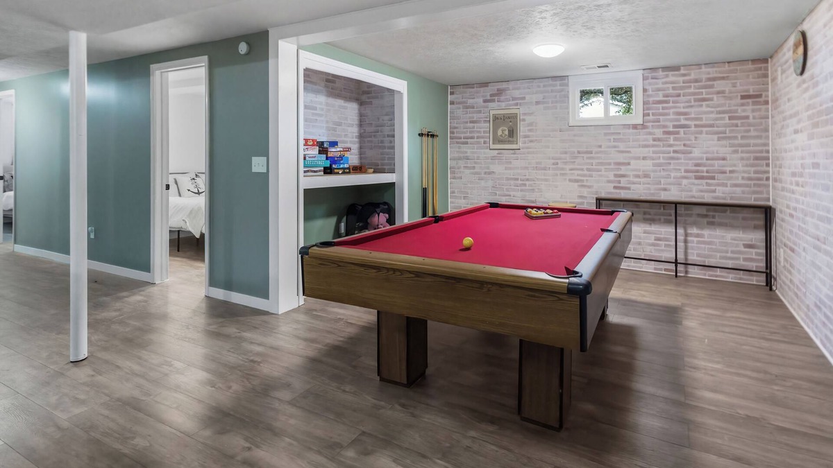 Millard House | Comfy Family & Kid Friendly Home - Near I-80 w/Pool Table & Outdoor Patio