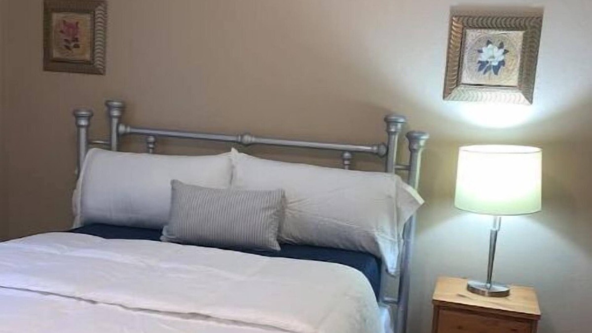 McNair Condo | Comfy Gated Baytown 7+ Day Discounts