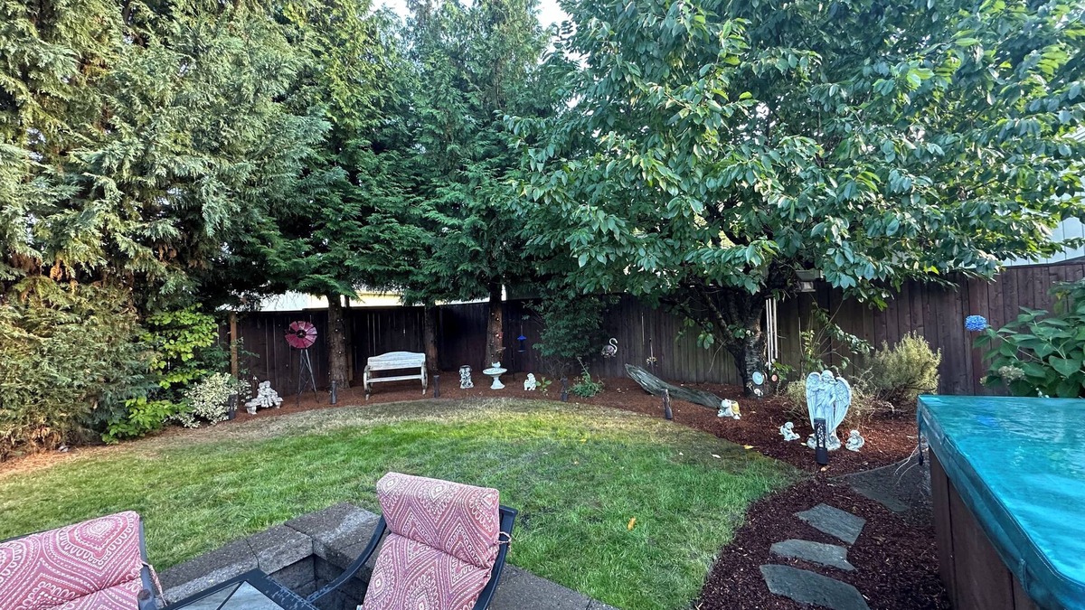 Carlton House | Comfy Home in the heart of wine country. Walk to wine tasting, Pet Friendly.