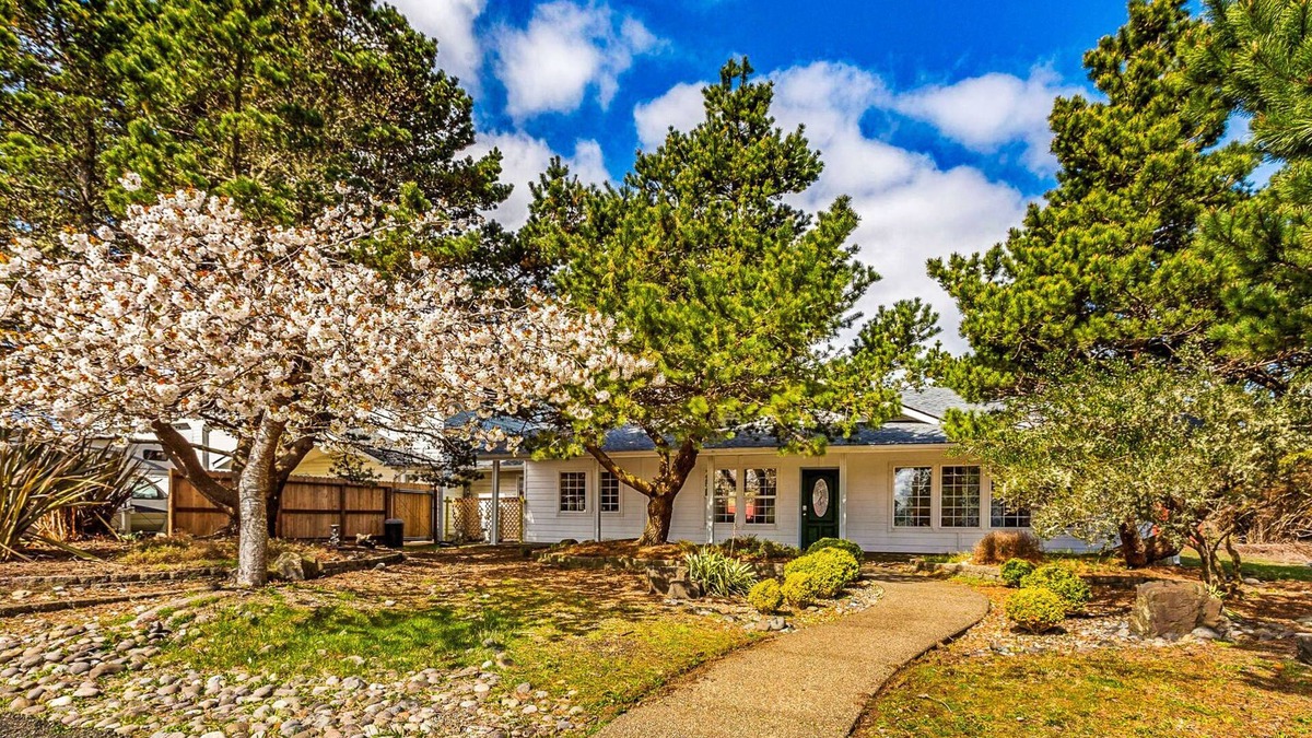 Ocean Shores House | Comfy Home near the Ocean, Great for Family Fun