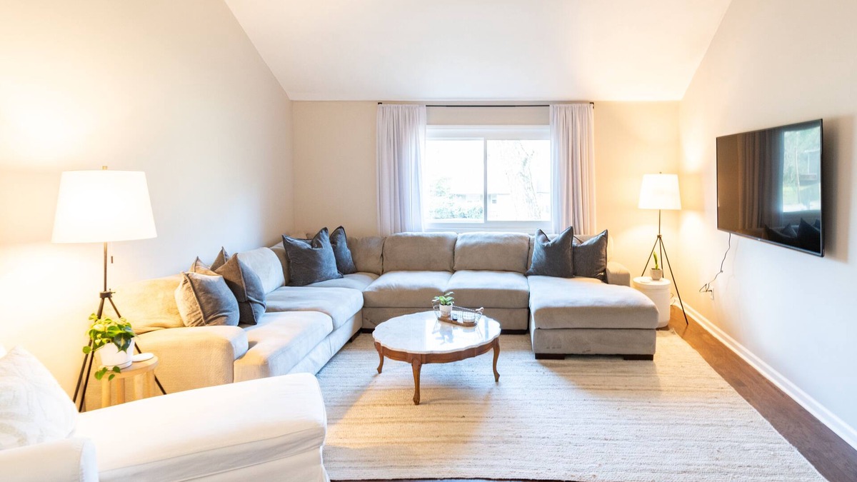 Athens House | Comfy home, plenty of space, conveniently located!