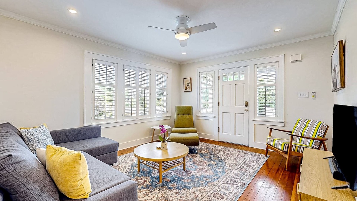 South Delridge House | Comfy home with full kitchen, TV, & board games - close to park & attractions