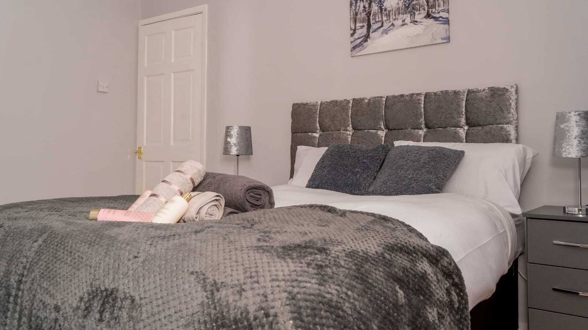Weston by Wellend House | Comfy Home with Parking