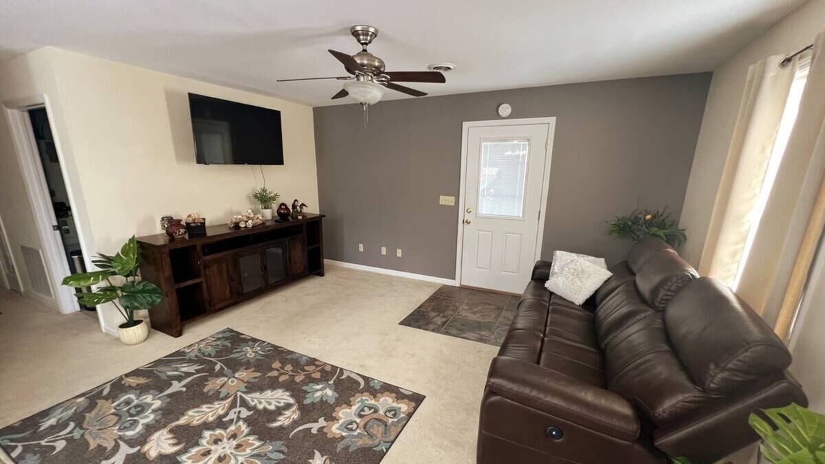 Corbin House | Comfy House in a Great Location!
