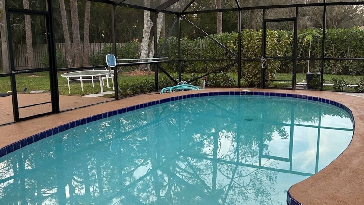 Wellington House | Comfy House with Pool Near Polo Club in Wellington