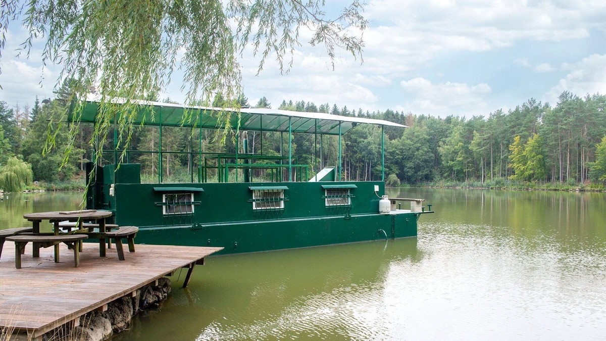 Florennes Boat Rental | Comfy Houseboat in Florennes next to the Forest