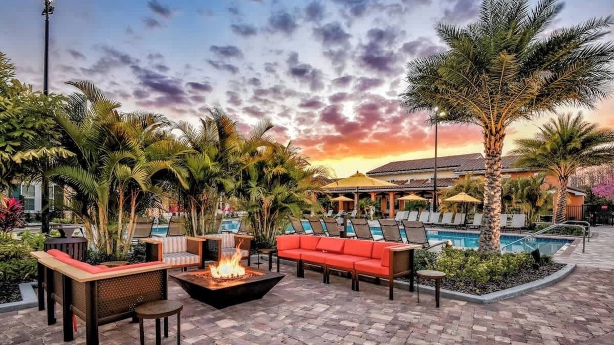 Kissimmee Apartment | Comfy King Bed, Pets Allowed, 15 Min to Parks