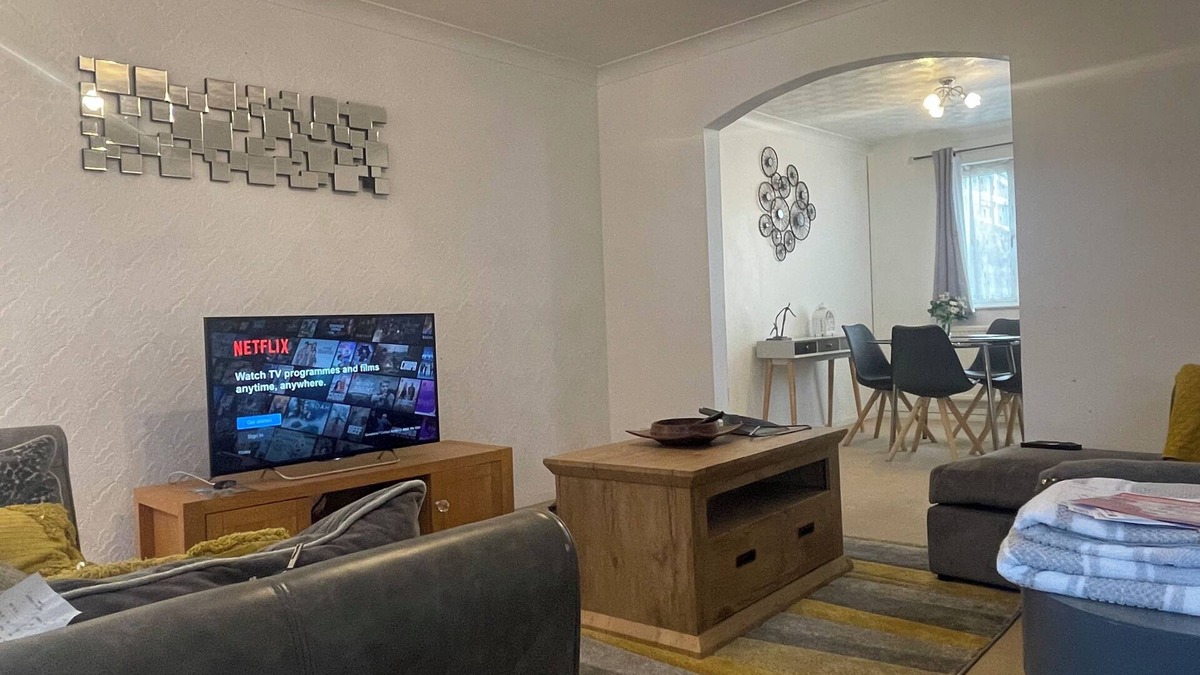 Letchworth House | Comfy letchworth Apartment by Leecroft Stays