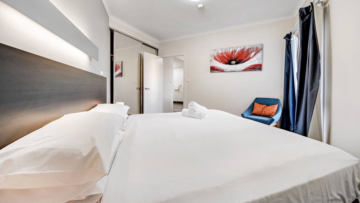 Greenway Apartment | Comfy Lakeside 1-Bed with Secure Parking