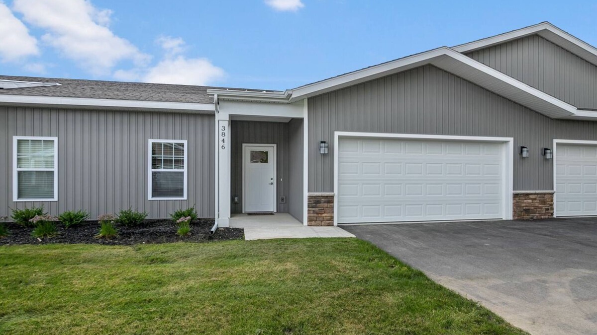 Grandville Condo | Comfy Modern-style condo in Wyoming and Michigan. Awesome location.