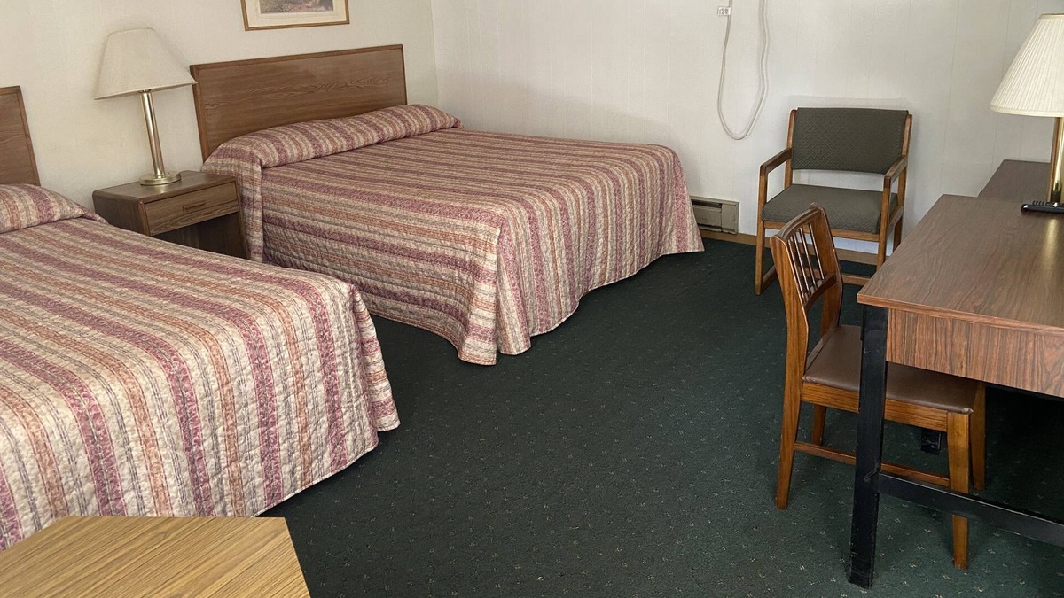 Lake Delton Hotel | Comfy Motel Room Block for Groups
