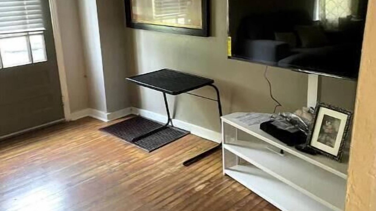 Imperial House | Comfy! Near airport yet quite Pittsburgh quick