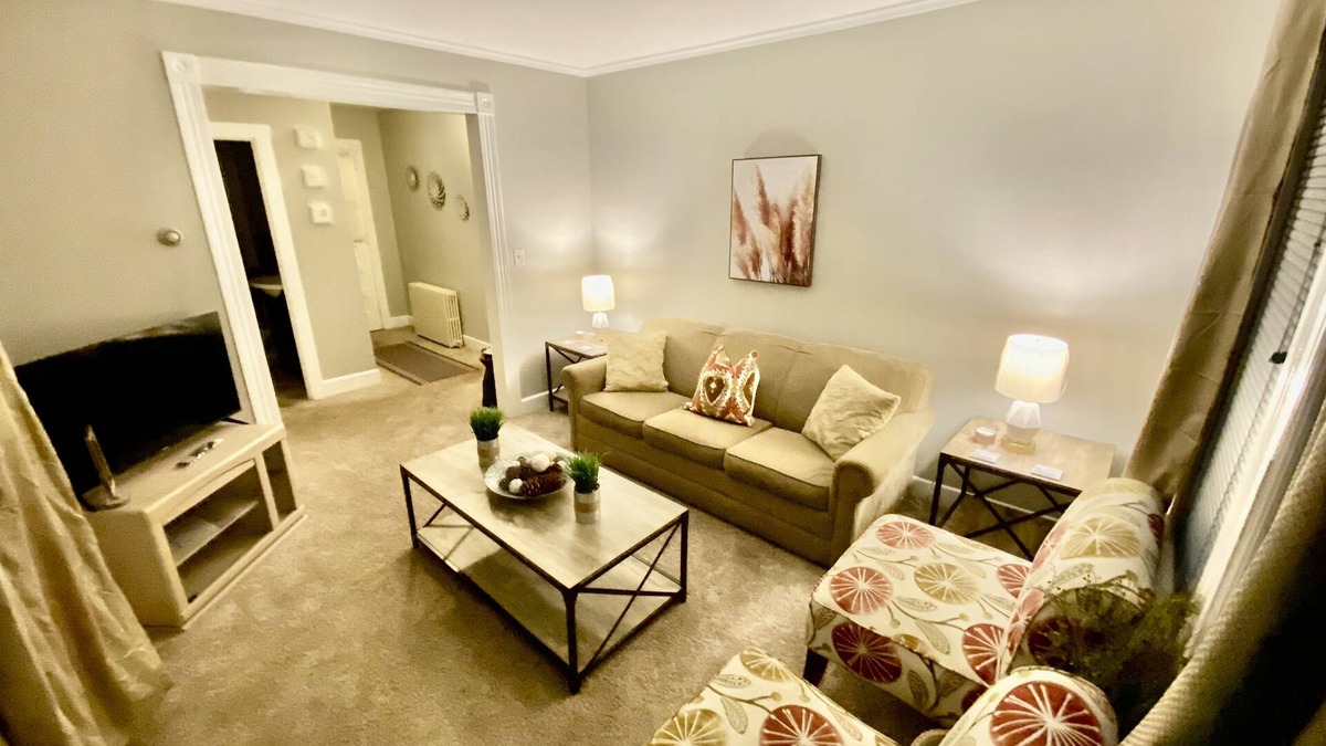Middletown Apartment | Comfy near Middlesex Hospital