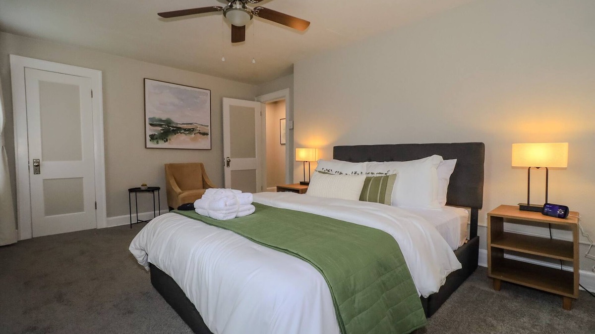 Near East Columbus House | Comfy Oasis 2b/2b Private Home