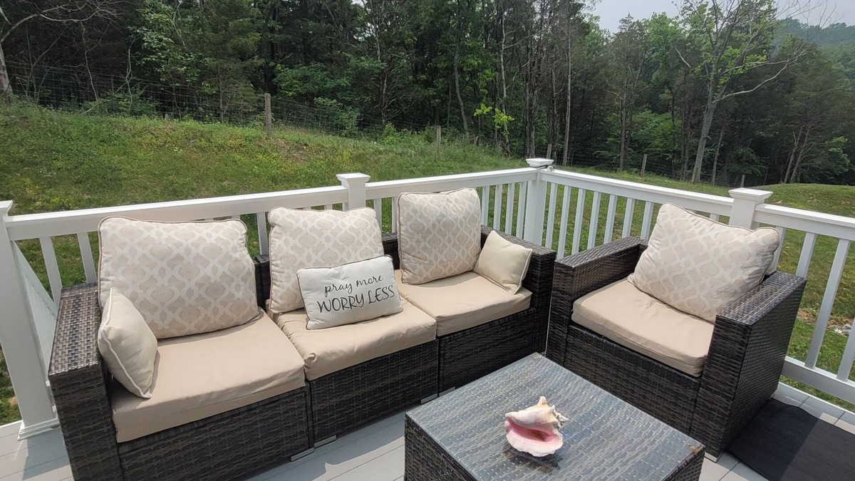 Falling Waters House | Comfy Room near Hagerstown & Martinsburg