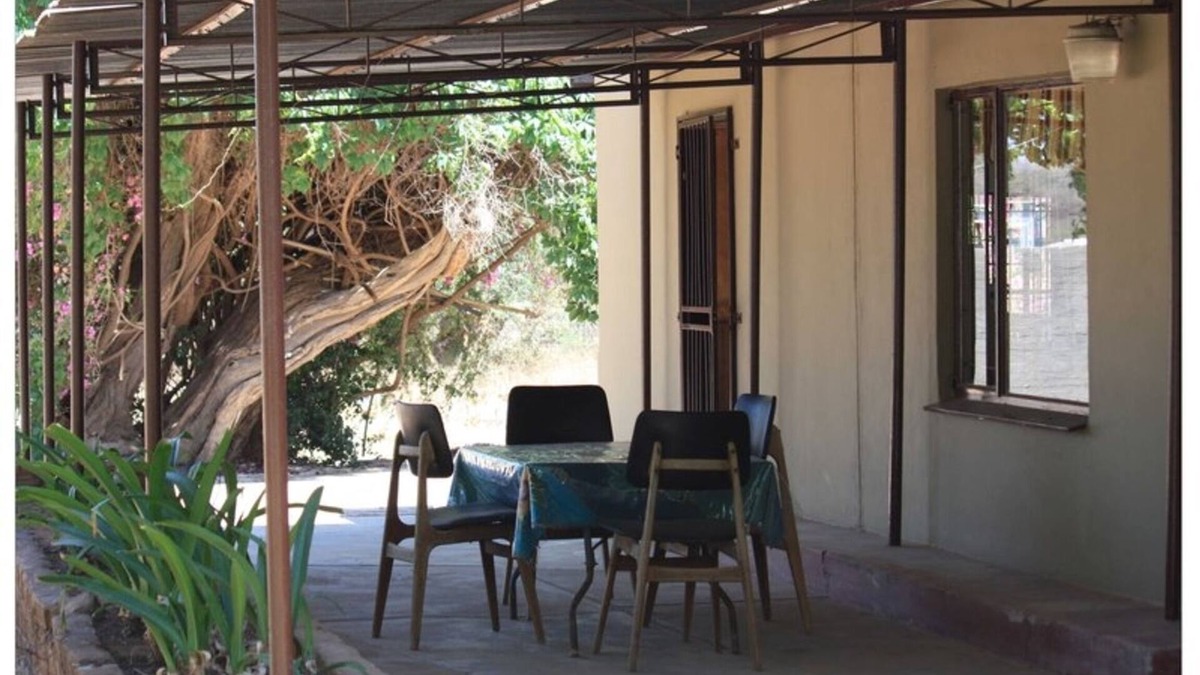 Lephalale House | Comfy room with dstv and aircon in convenient location