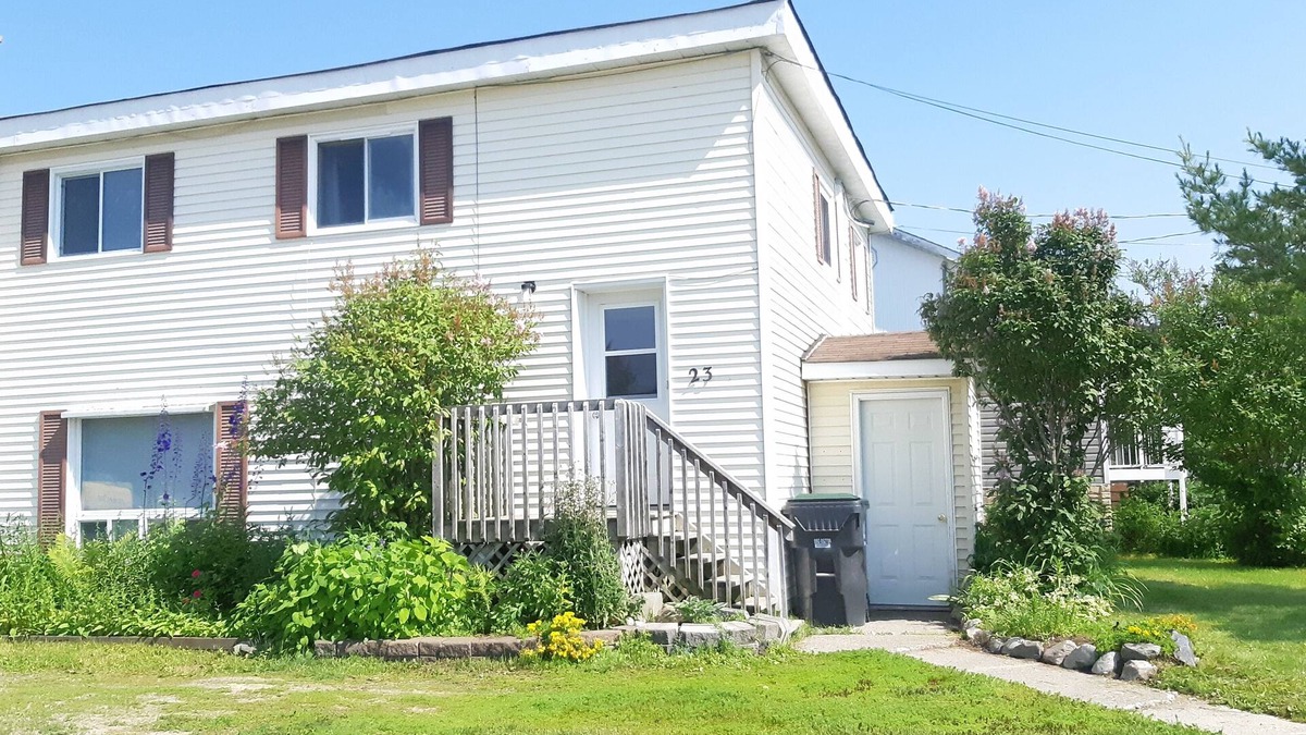 Algoma District House | Comfy, Roomy, Close to Stores, Trails & Lake