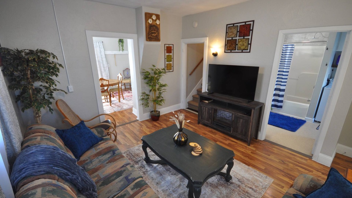 Mankato House | Comfy Rustic Retreat 2 blocks from Mayo Hospital and Bethany College.