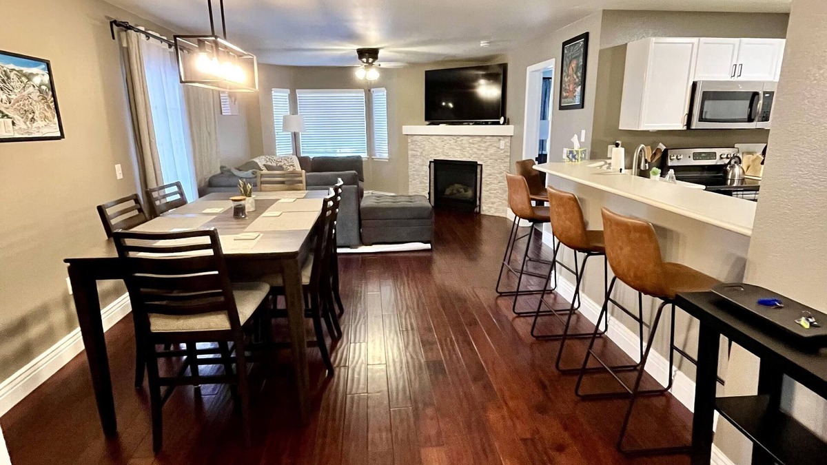 Edwards Condo | Comfy ski condo with convenient hot tub access. Close to Beaver Creek and Vail!