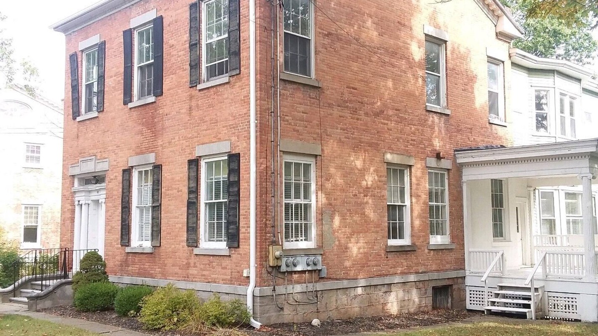 Auburn House | Comfy studio apartment on 2nd floor, pet friendly