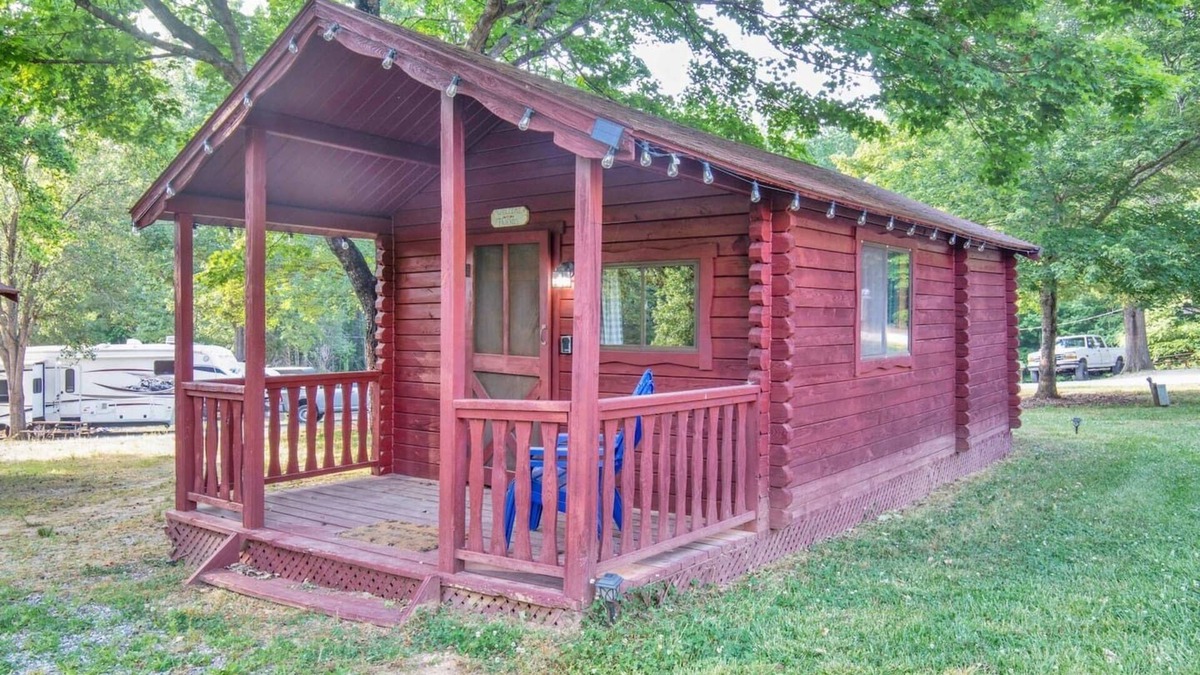 Salisbury Cabin | Comfy Studio Cabin In Secluded Campground