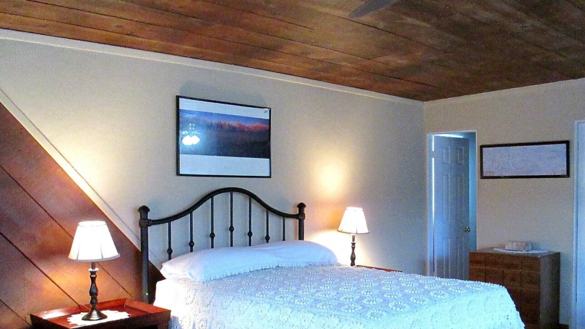 West Alameda Apartment | Comfy Studio for Two. A short 5 miles to SF Plaza!