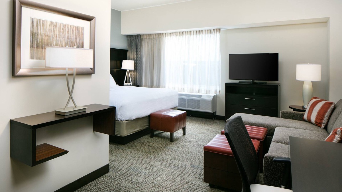 Historic East Village Apartment | Comfy Studio Suite | Free Breakfast, Free Wi-Fi, Indoor Pool, Hot Tub