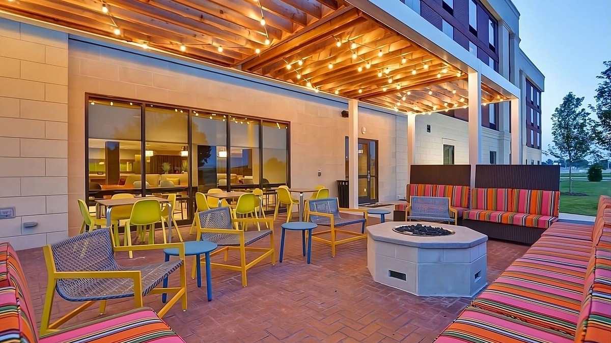 Interchange Square Apartment | Comfy Suite, Close to Beach, Pool, Parking and Breakfast