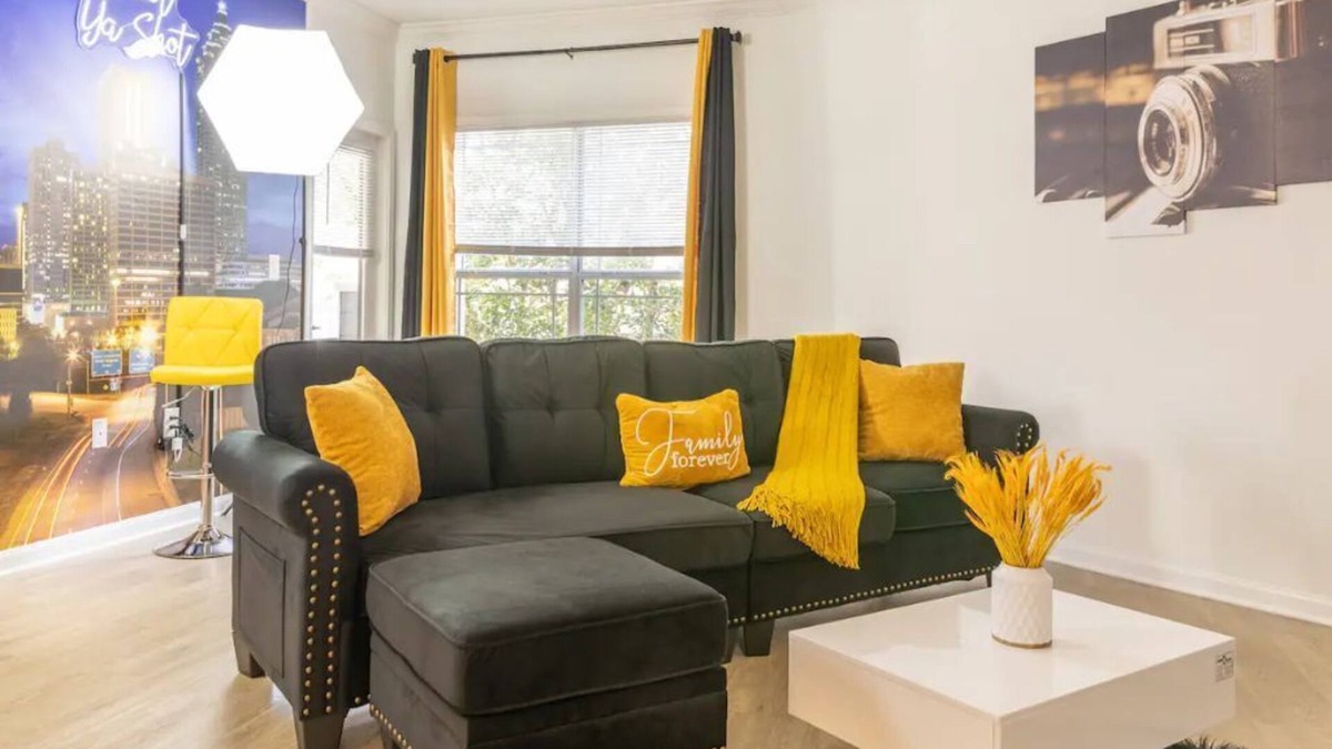 Atlanta Apartment | Comfy Superstar Getaway w/Selfie Wall, Free Parking & Wifi
