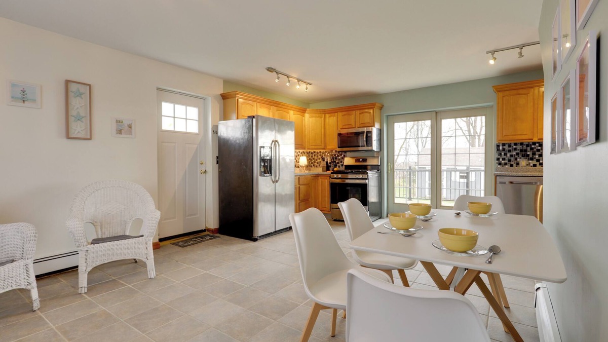 Tiverton House | Comfy Tiverton Home Near Newport & Beaches!