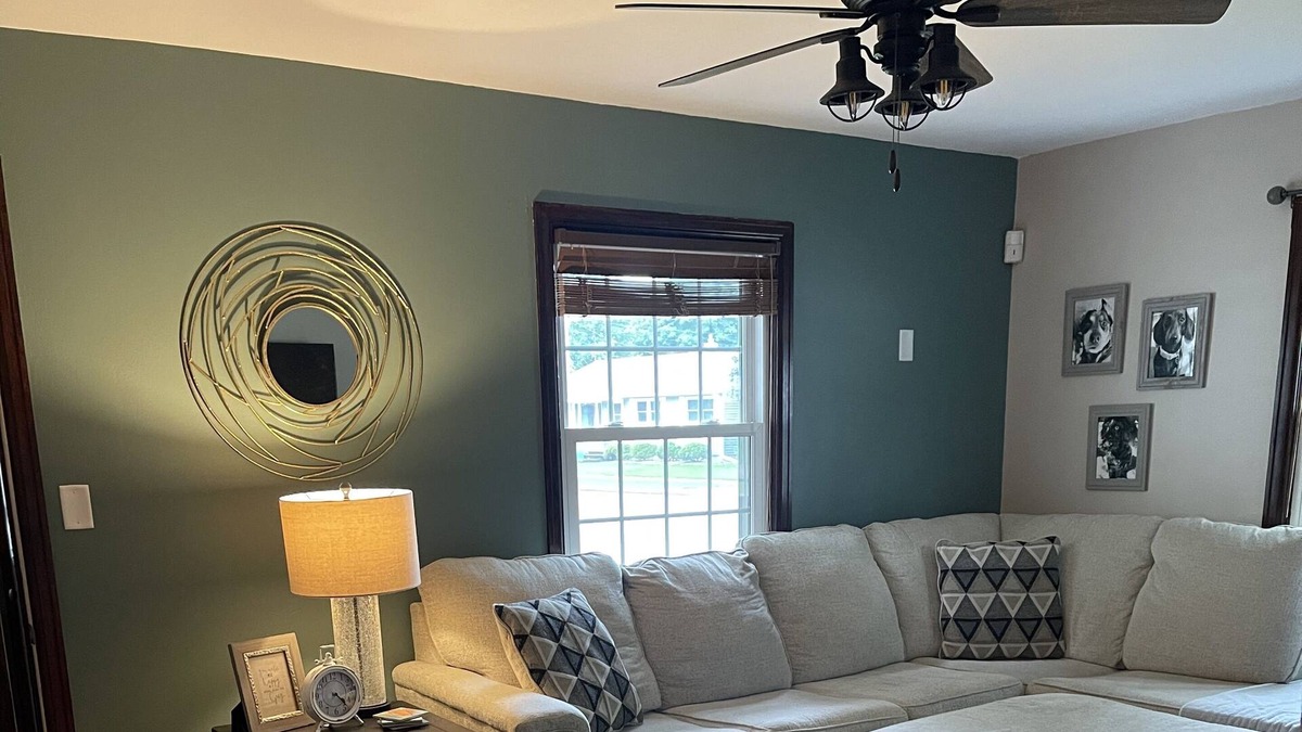 Oshkosh House | Comfy Two bedroom home 1 block away from EAA!