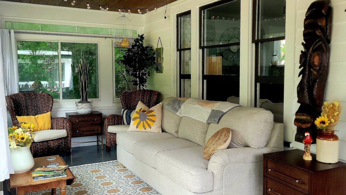 Painesville House | Comfy Updated Historic Gem Pets OK 3B Vibrant Area