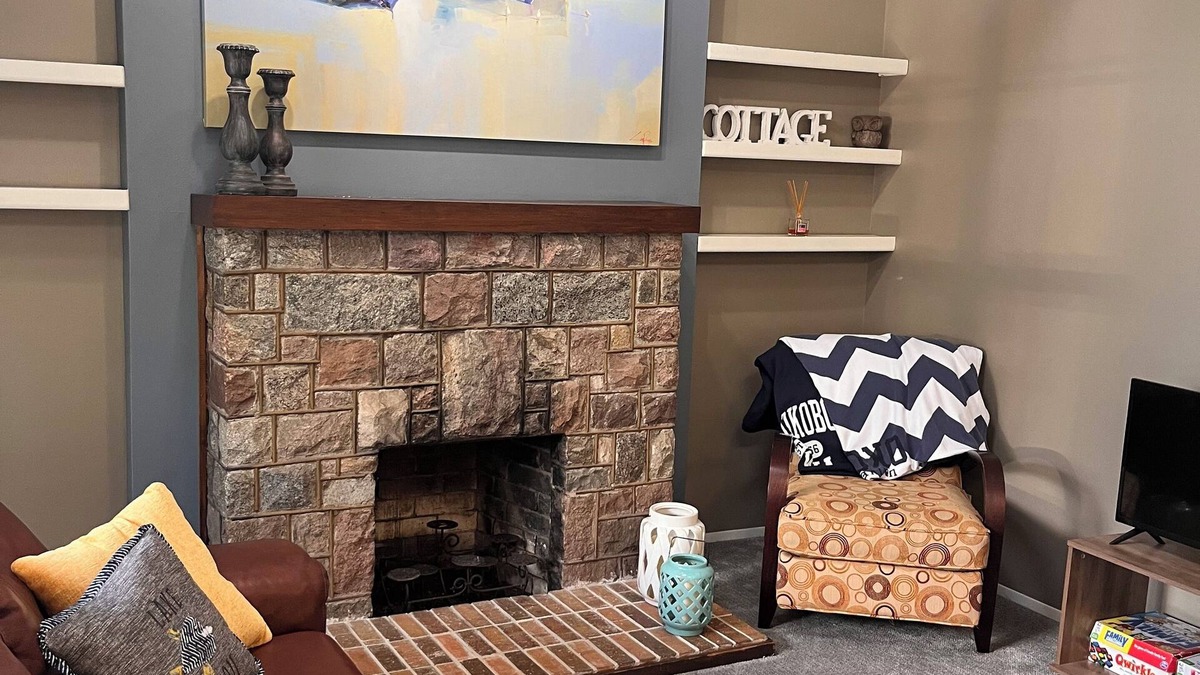 Spirit Lake Cabin | Comfy West Lake Getaway Loft
