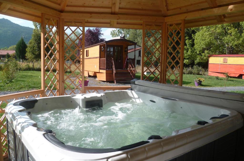 Saint-Nectaire Resort | Comme Sur Des Roulottes